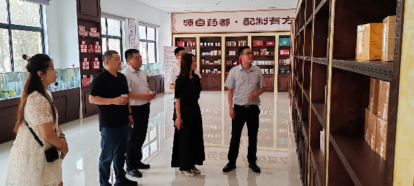 康美藥業總裁助理、中藥城板塊總經理李澤彬帶隊赴亳州譙城區考察交流